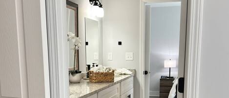 House, 4 Bedrooms, Balcony | Interior