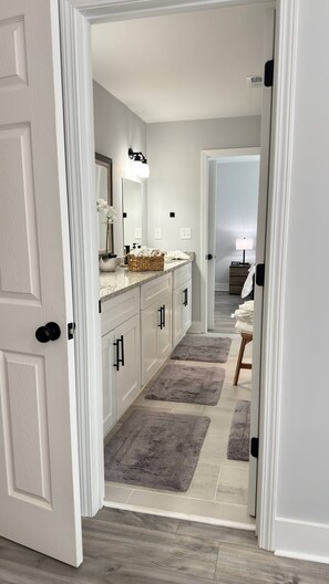 House, 4 Bedrooms, Balcony | Interior