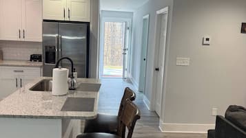 House, 4 Bedrooms, Balcony | Interior