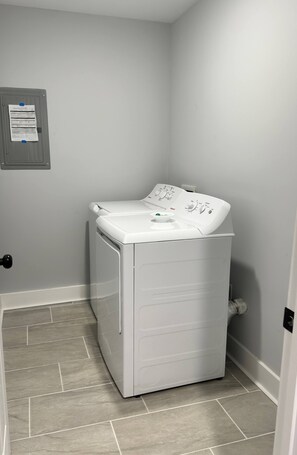 House, 4 Bedrooms, Balcony | Interior