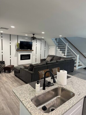 Rumah, 4 kamar tidur, balkon | Ruang keluarga