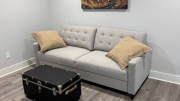 House, 4 Bedrooms, Balcony | Living area