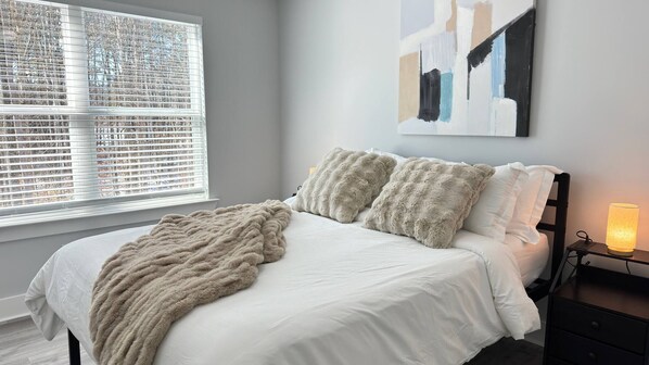 House, 4 Bedrooms, Balcony | 4 bedrooms - Snellville Retreat - Modern 4 Bedroom Home Sleeps 10 (Snellville)