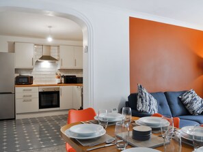 Dining - 3 bedroom accommodation in Bridlington (Bridlington)