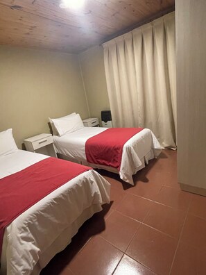 2 bedrooms, free WiFi, bed sheets - Cabaña independiente en pleno centro de El Calafate / Independent Appart In Town (El Calafate)