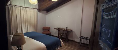 1 bedroom, desk, travel cot, free WiFi