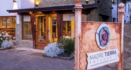 Standard Double Room (Queen Bed)