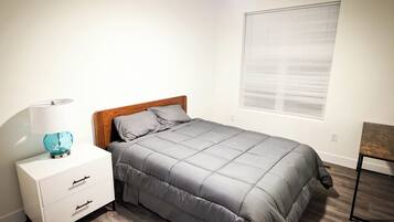 5 bedrooms, iron/ironing board, WiFi, bed sheets