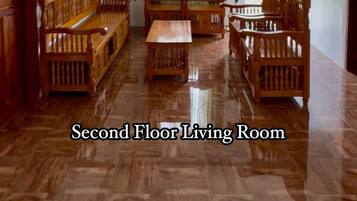 House, 4 Bedrooms, Smoking, Balcony | Living room