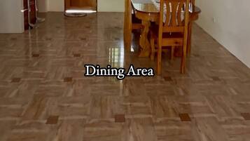 Huis, 4 slaapkamers, roken, balkon | Dineerruimte