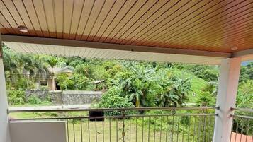 Casa, 4 habitaciones, para fumadores, balcón | Balcón