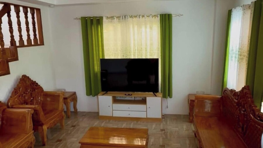 The Meadow View House