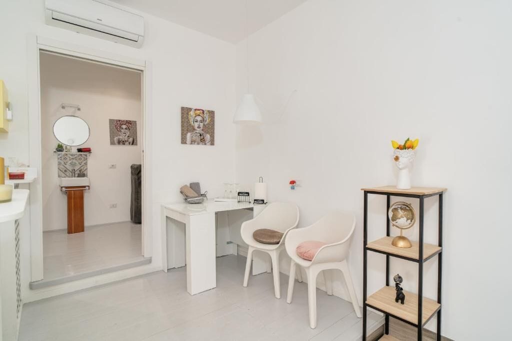 Comfort Studio | In-room safe, desk, soundproofing, free WiFi