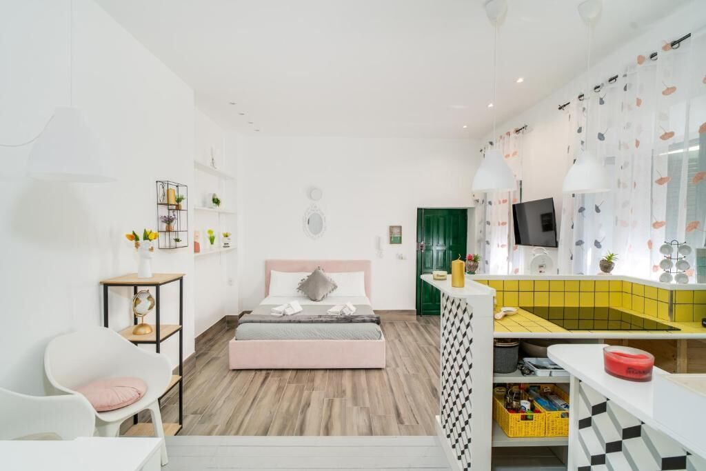 Comfort Studio | In-room safe, desk, soundproofing, free WiFi