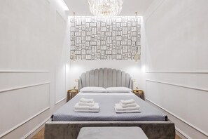 Junior Suite, 1 Queen Bed, Private Bathroom | In-room safe, desk, soundproofing, free WiFi - Maison 31 - Junior Suite  (Santa Marinella)