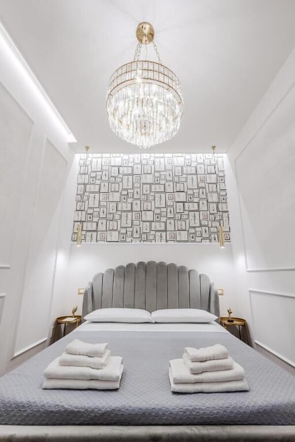 Junior Suite, 1 Queen Bed, Private Bathroom | In-room safe, desk, soundproofing, free WiFi - Maison 31 Suite & Studio (Santa Marinella)