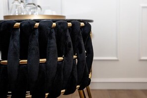 Suite júnior, 1 llit de matrimoni, bany privat | Bany | Dutxa, articles de tocador gratuïts, assecador de cabells i tovalloles 