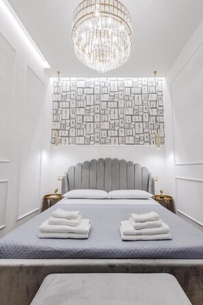 Junior Suite, 1 Queen Bed, Private Bathroom | In-room safe, desk, soundproofing, free WiFi - Maison 31 - Junior Suite  (Santa Marinella)