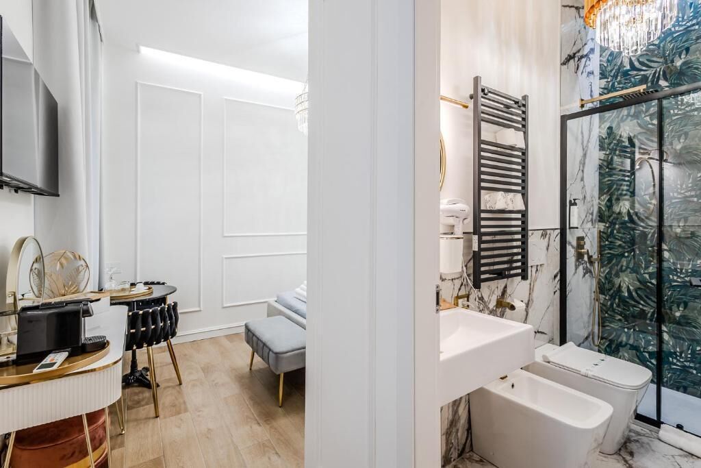 Junior Suite, 1 Queen Bed, Private Bathroom | In-room safe, desk, soundproofing, free WiFi