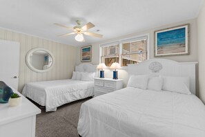3 bedrooms, free WiFi, bed sheets - Walk to Beach 3-Bedroom Coastal Retreat w/ Full Kitchen & Washer/Dryer (Surfside Beach)