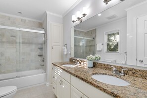 Shower, towels - Walk to Beach 3-Bedroom Coastal Retreat w/ Full Kitchen & Washer/Dryer (Surfside Beach)