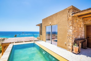 Villa, vista al mar | Alberca privada