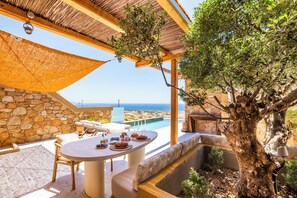 Outdoor dining - Vala Luxury Villa B (Karpathos)