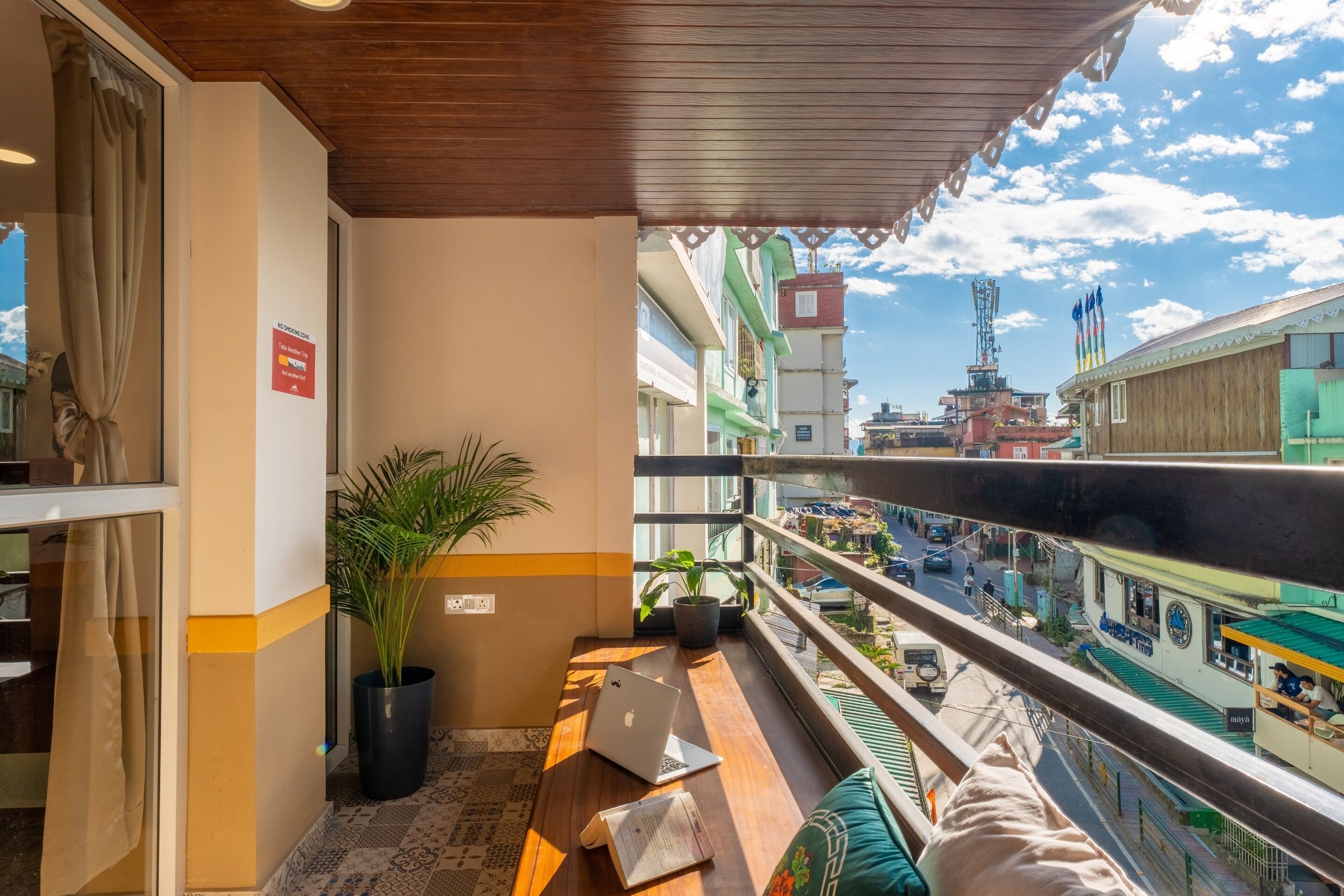 6 bed Mixed Dorm | Balcony view