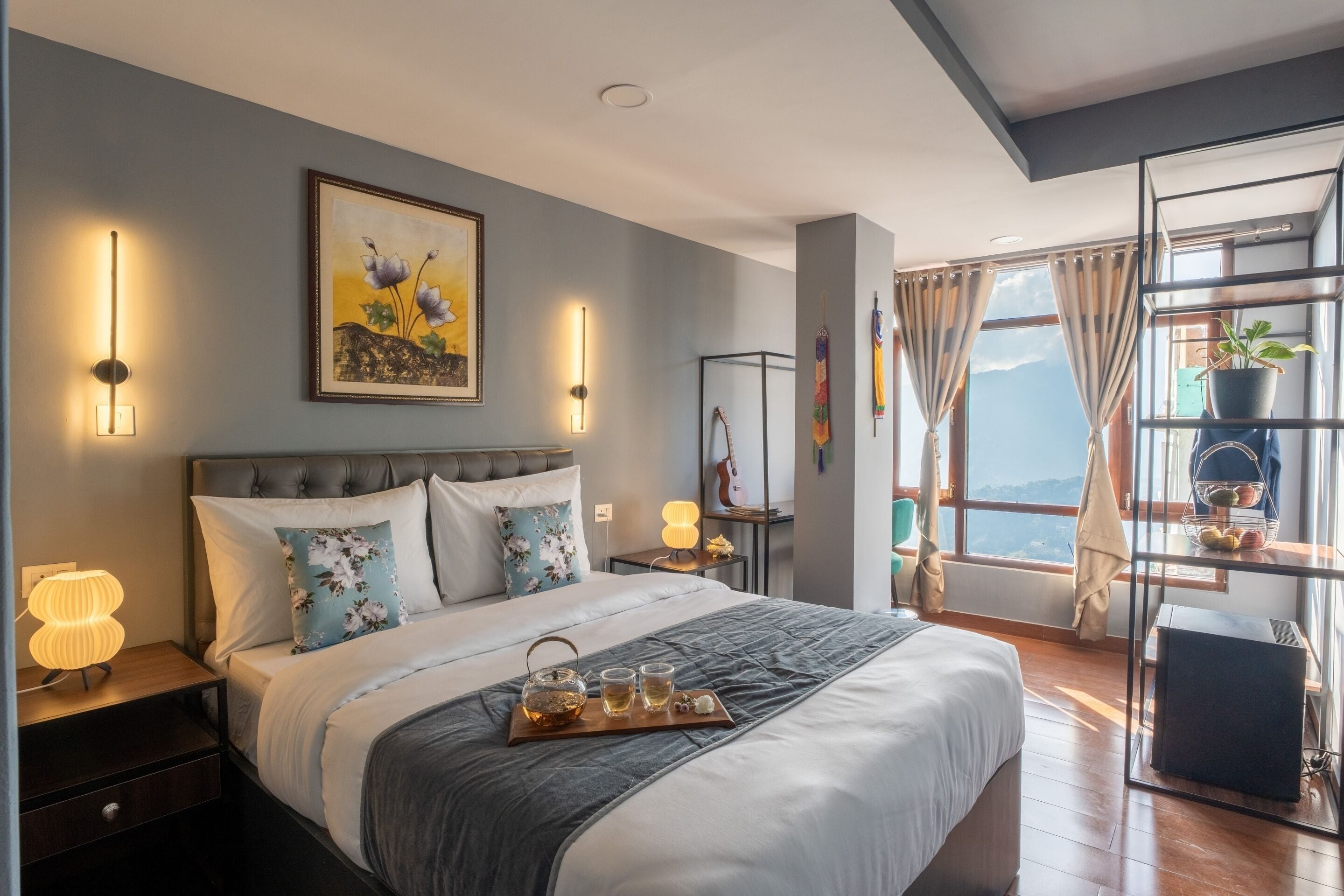 Desk, free wired Internet