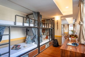 8 Bed Mixed Dorm | Desk, free wired internet
