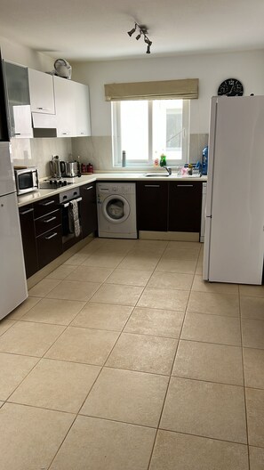 Micro-ondes, four, plaque de cuisson, lave-vaisselle