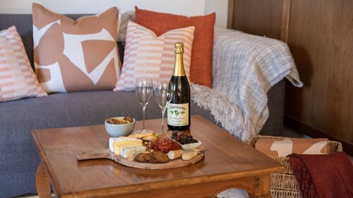 Petersons Wines Dairy Cottage with Free Wine Tasting