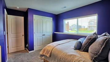 4 bedrooms, iron/ironing board, WiFi, bed sheets