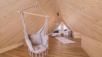 1 habitación, tabla de planchar con plancha, cuna de viaje y wifi