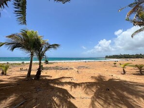 Beach - Beachfront 2-Bedroom Apartment in gorgeous Playa Azul Luquillo with AC and Pool (Luquillo)