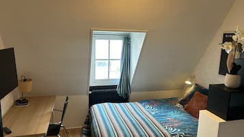 Studio Comfort - Joy | Työpöytä, kannettavalle tietokoneelle sopiva työtila, pimennysverhot