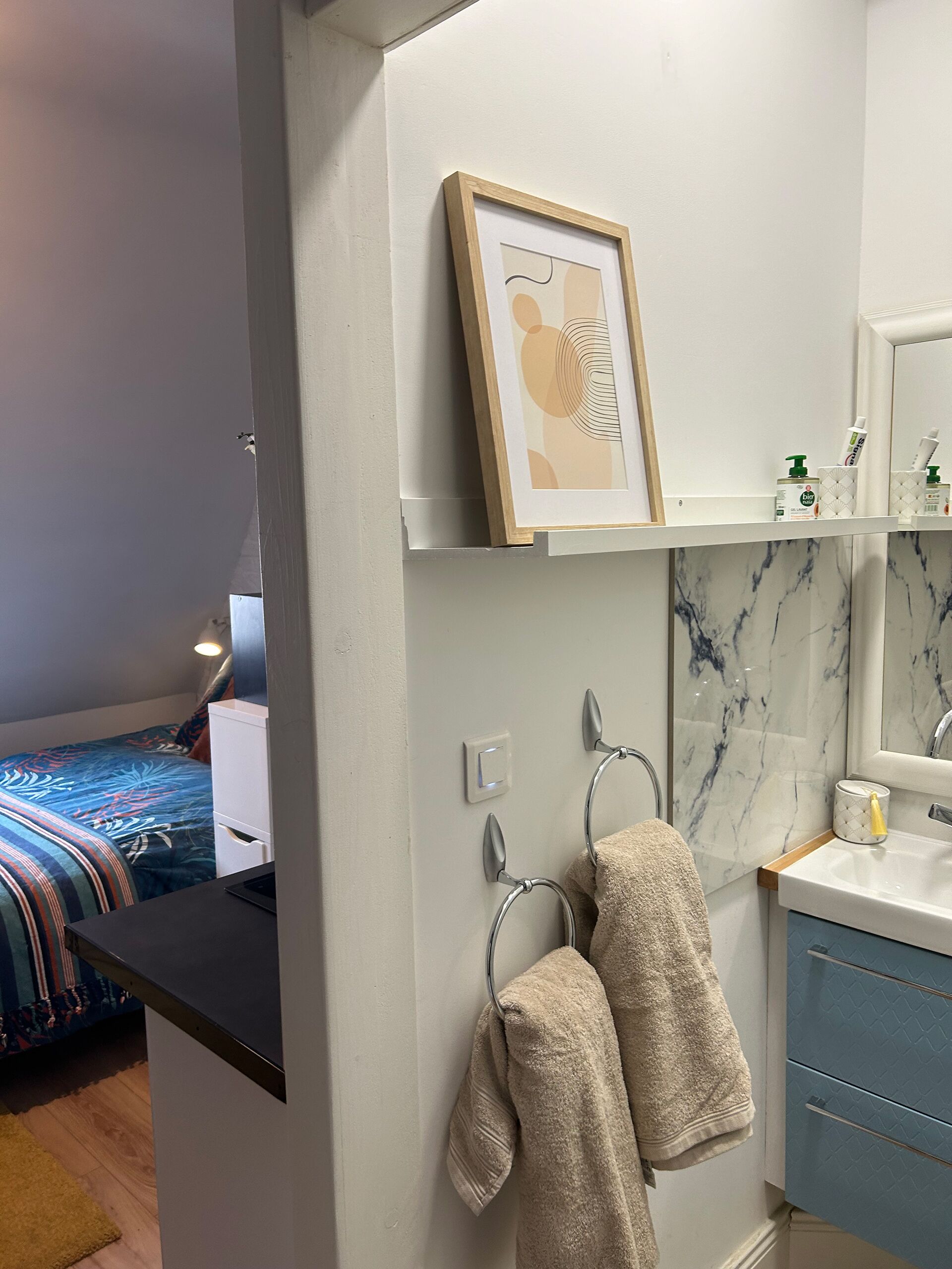 Studio Comfort - Joy | Desk, laptop workspace, blackout curtains, iron/ironing board