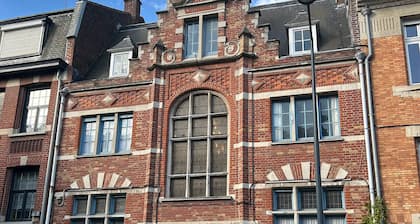 Equilibrium Family House by E