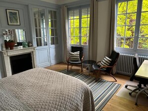 Comfort Double Room, Garden View - Hope | Työpöytä, kannettavalle tietokoneelle sopiva työtila, pimennysverhot