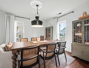 Dining - The Franklin House, Home for 6 (Franklin)