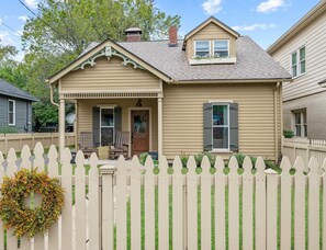 Exterior - The Franklin House, Home for 6 (Franklin)