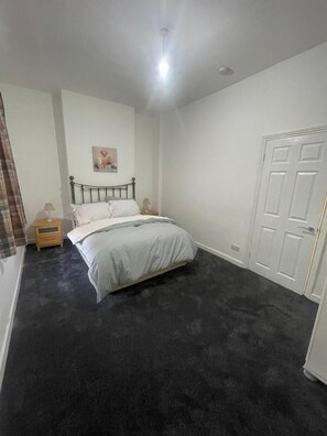 4 makuuhuonetta, Wi-Fi, vuodevaatteet