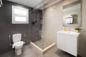 Appartement Deluxe, 3 chambres, vue ville | Salle de bain