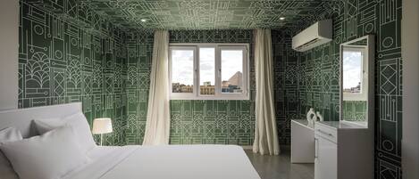 Deluxe Apartment, 3 Bedrooms, Partial Lake View | Free WiFi, bed sheets