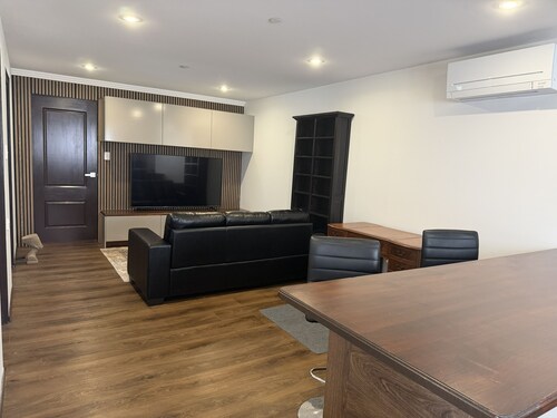 Room-self-contained Studio