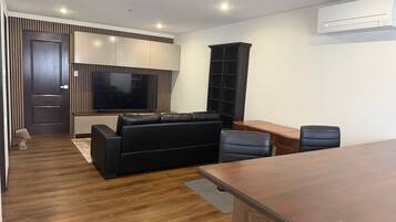 Chambre, 1 chambre, fumeurs, vue ville | Salle de séjour