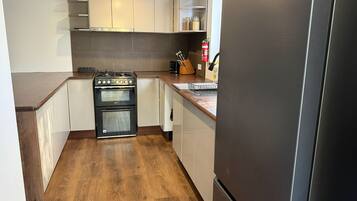 Room, 1 Bedroom, Smoking, City View | Interior