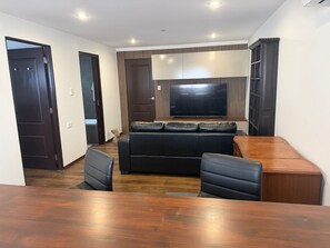 Habitación, 1 habitación, para fumadores, vista a la ciudad | Sala de estar