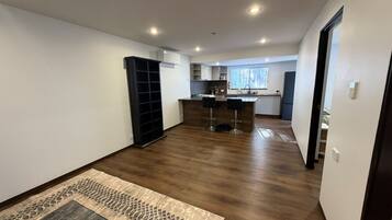 Room, 1 Bedroom, Smoking, City View | Living room