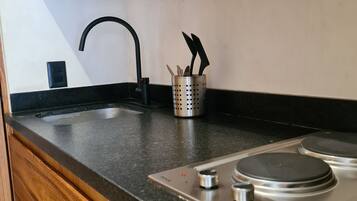 Comfort Apartment, 1 Queen Bed, Pets Allowed | Private kitchenette